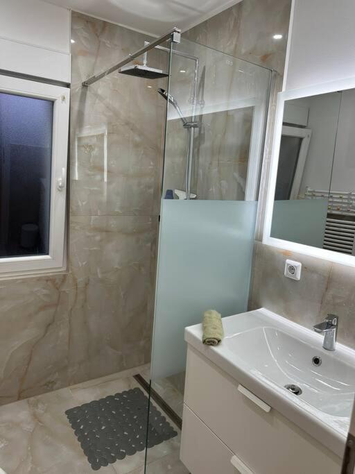 Top 3 Zimmer Appartment Bei Der Schalke Arena, Sport Und Natur Naehe Dortmund Essen Duesseldorf Oberhausen Gelsenkirchen Luaran gambar