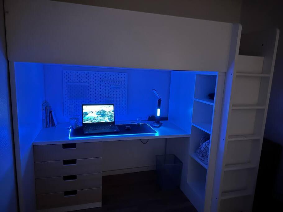 Top 3 Zimmer Appartment Bei Der Schalke Arena, Sport Und Natur Naehe Dortmund Essen Duesseldorf Oberhausen Gelsenkirchen Luaran gambar